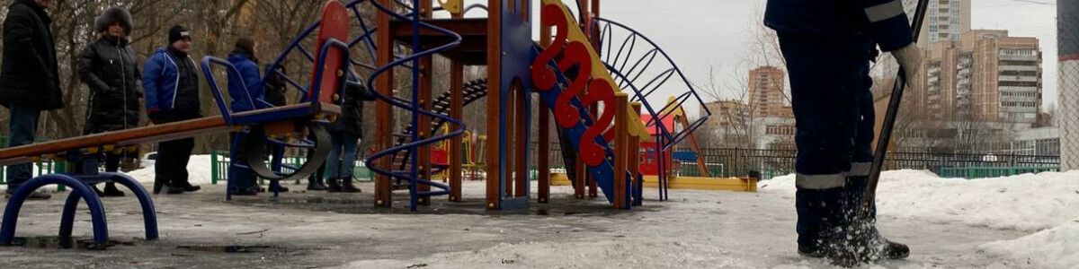 Химкинские активисты проконтролировали состояние детской площадки