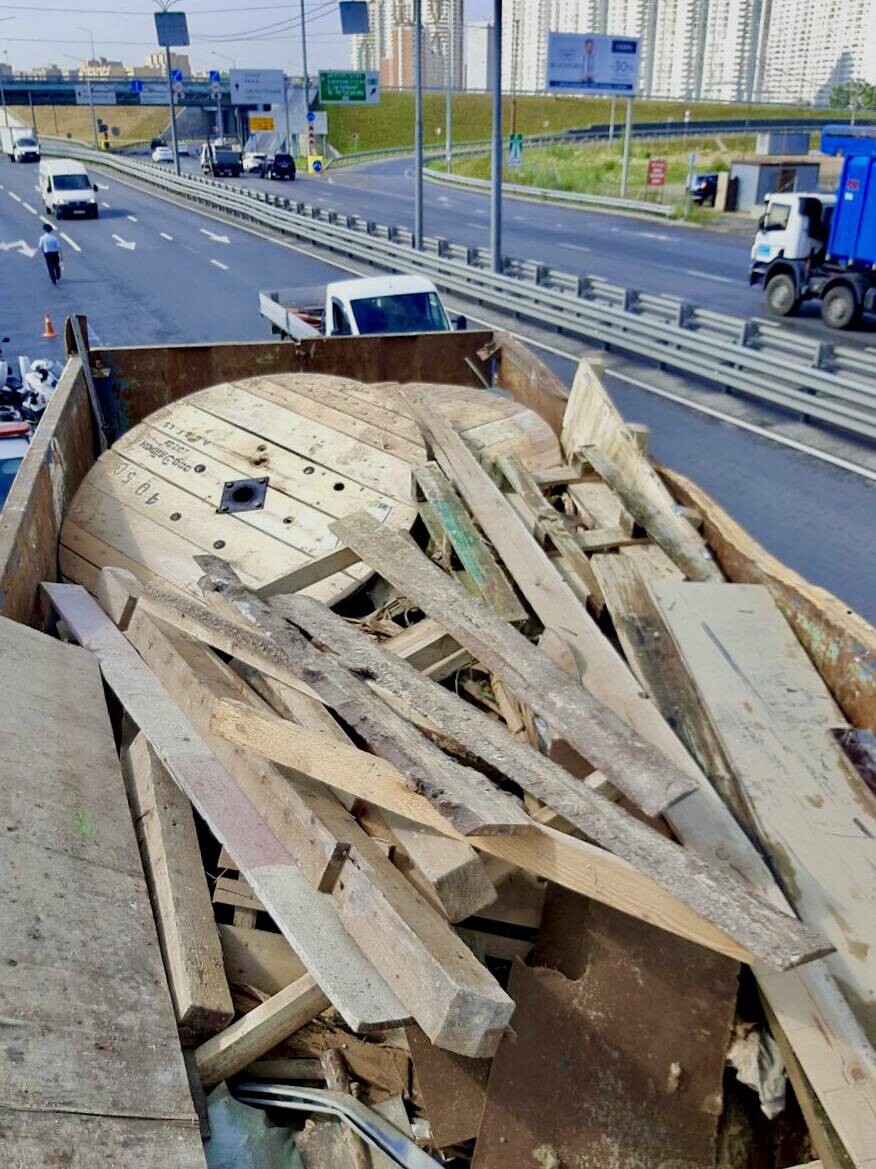 Незаконные сбросы строительного мусора предотвратили в Химках и Серпухове