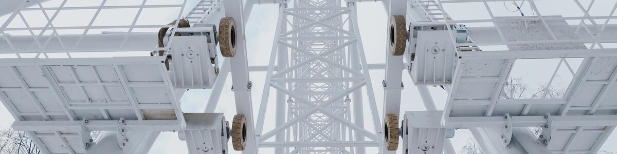 В Химках завершают монтаж самого высокого в Подмосковье колеса обозрения
