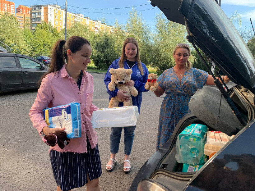 Депутат «Единой России» передала 50 кг гуманитарной помощи от химкинских школьников