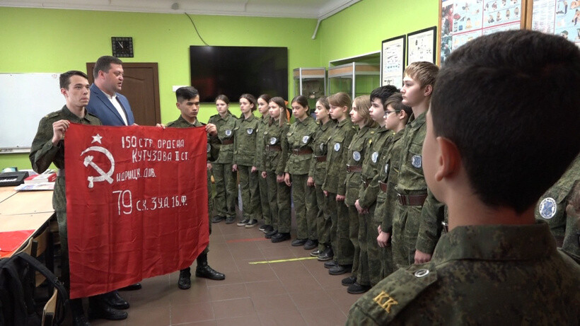 В химкинский музей спецоперации привезли знамя из Донбасса