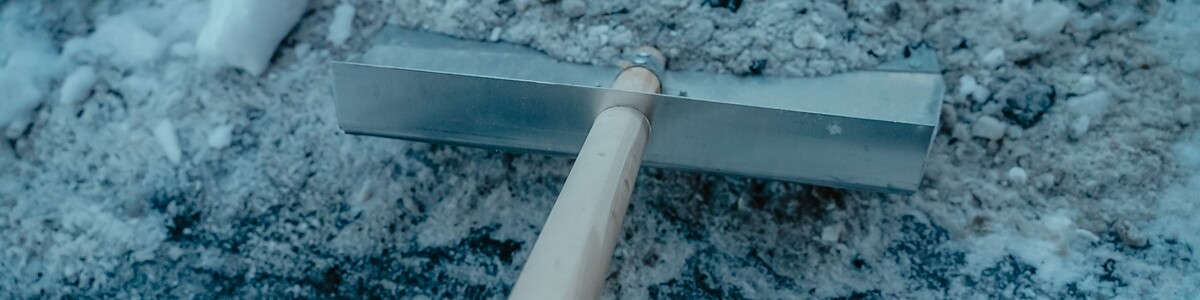 Дворы в Химках очищают от снега для удобства жителей