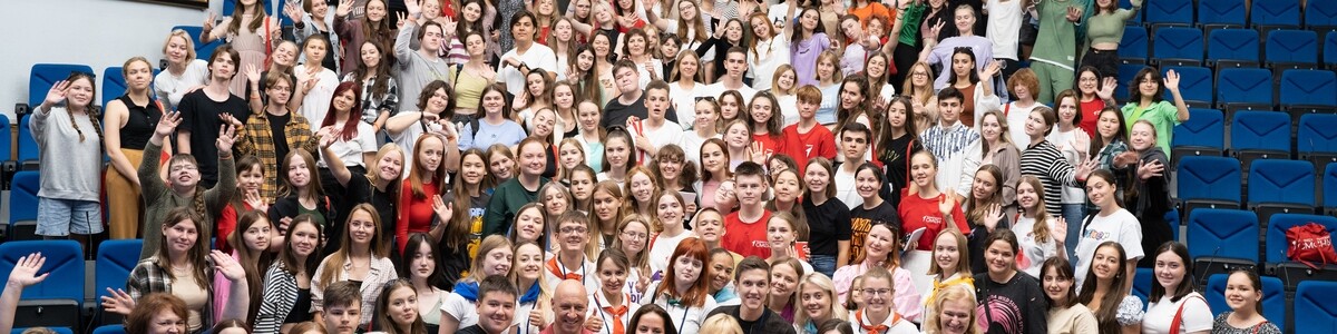 Денис Майданов провел в Химках творческую встречу со школьниками