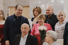 Дмитрий Волошин поздравил семью химчан с 60-летием совместной жизни