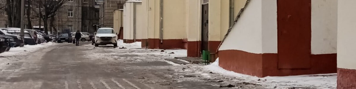 Городские службы Химок продолжают чистить улицы от снега