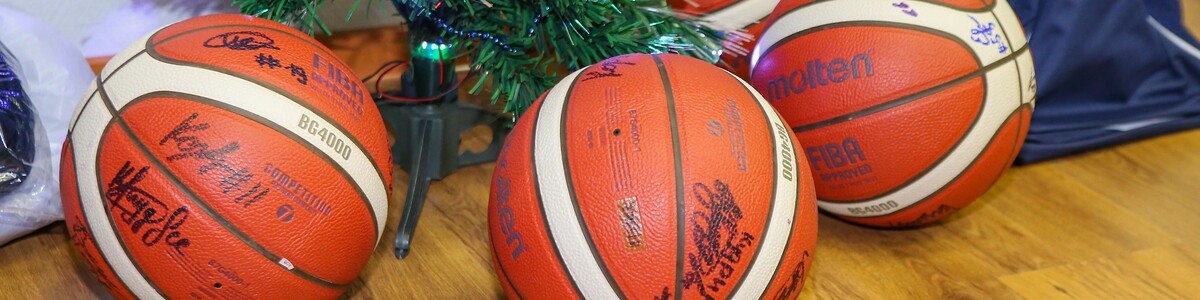 Химчане передали баскетбольный инвентарь юным спортсменам Донецка