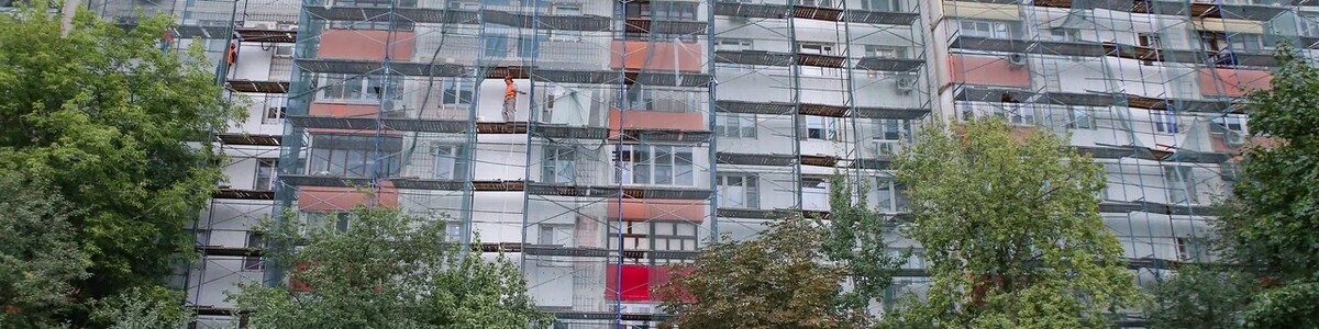 Химкинский депутат обсудил с жителями качество ремонта фасада дома