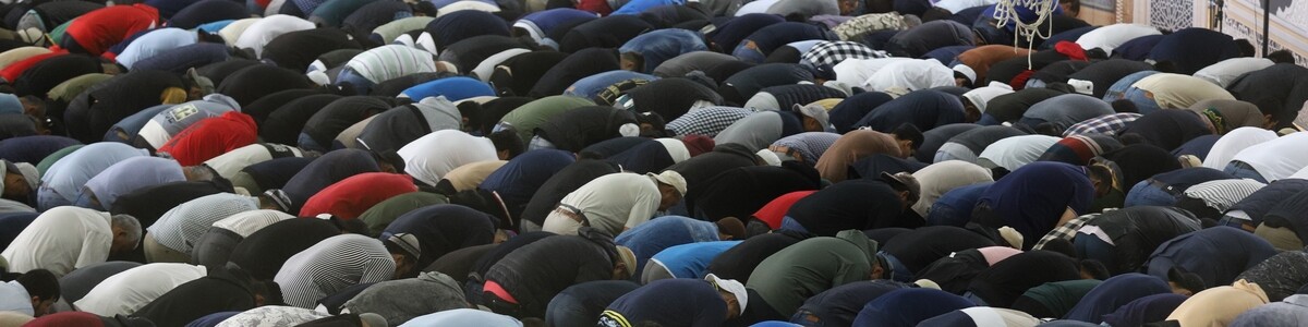 Мусульмане совершили утренний молебен в честь священного праздника Курбан-байрам