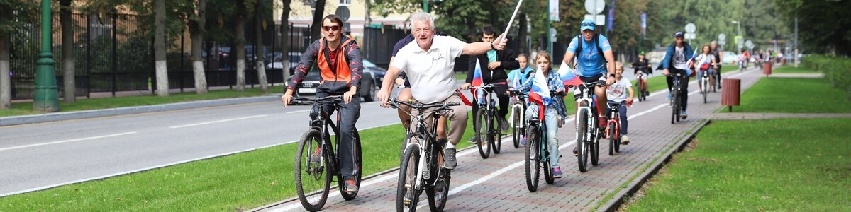 В Химках провели патриотический велопробег в честь Дня российского флага