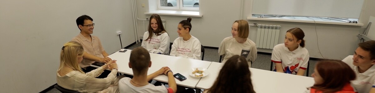 Химкинские волонтёры познакомились с амбассадором «Движения первых» в Подмосковье